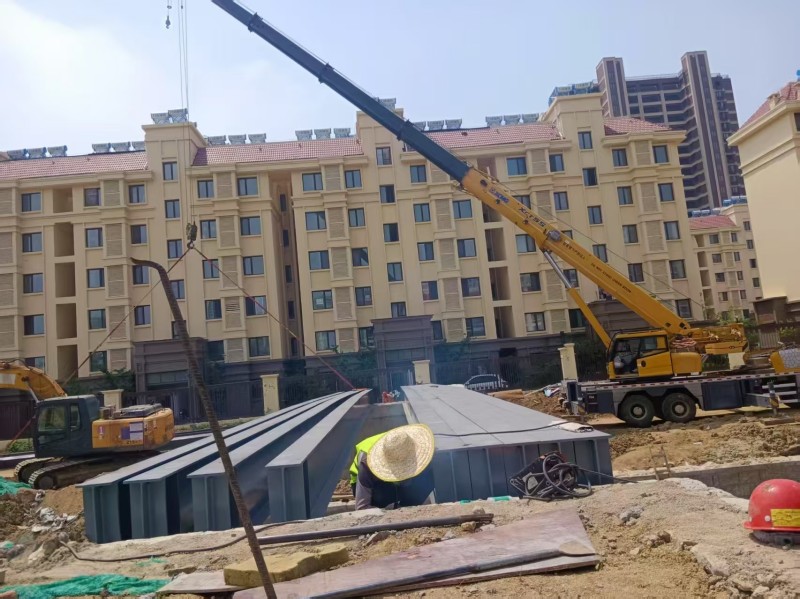 لیویوان ڈیزائن ، ترقی ، اور اسٹیل پلوں کی تنصیب